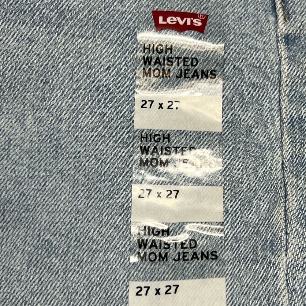 Levi's Light Blue Denim High-Waisted Mom Jeans 27 x 27. NWT - Picture 10 of 12